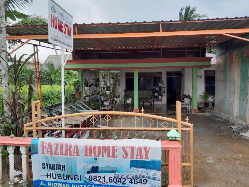 Oyo 91477 Fazira Home Stay Syariah Sibolga Екстер'єр фото