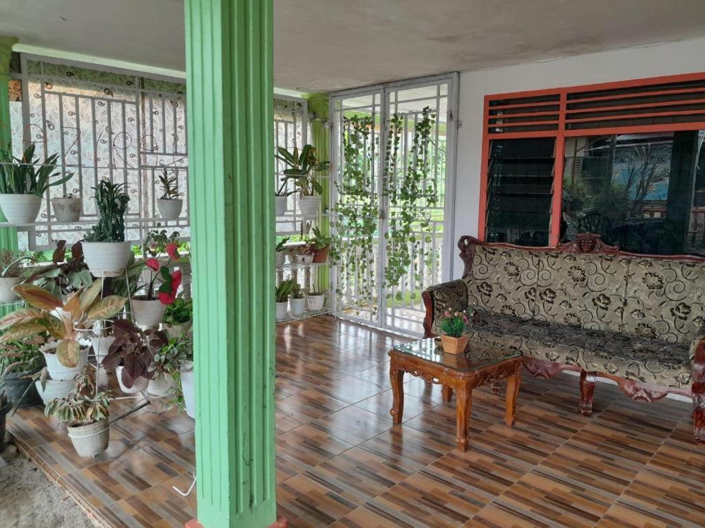 Oyo 91477 Fazira Home Stay Syariah Sibolga Екстер'єр фото