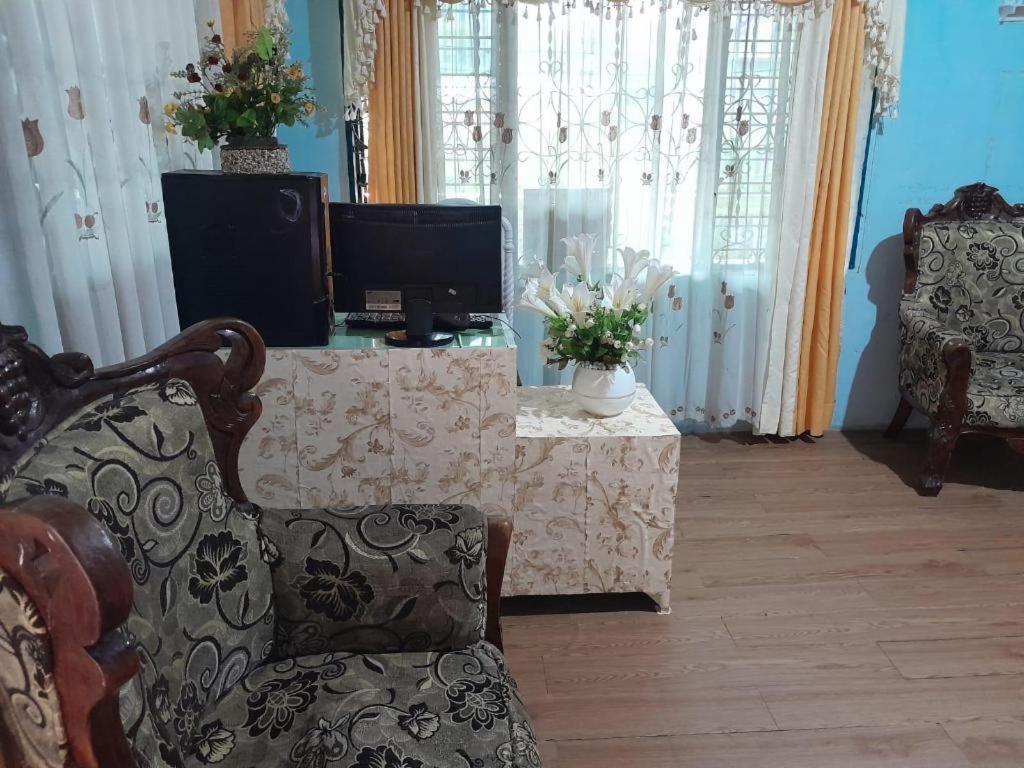 Oyo 91477 Fazira Home Stay Syariah Sibolga Екстер'єр фото