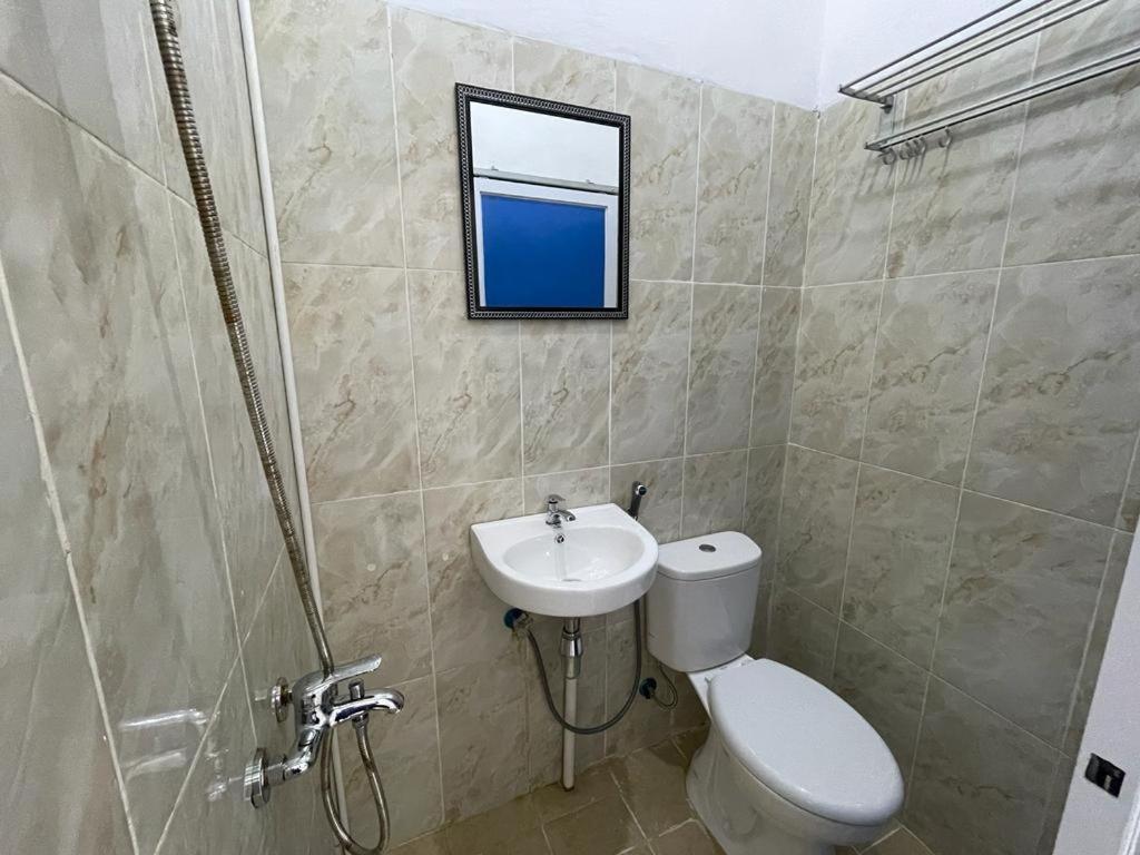 Oyo 91477 Fazira Home Stay Syariah Sibolga Екстер'єр фото
